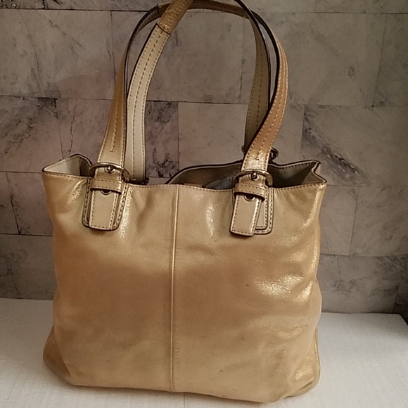 Gold Coach handbag - Picture 3 of 9